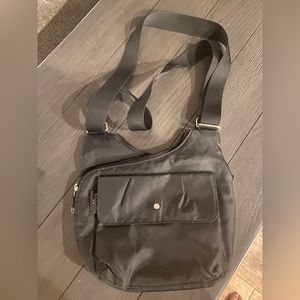 Baggallini black cross body purse